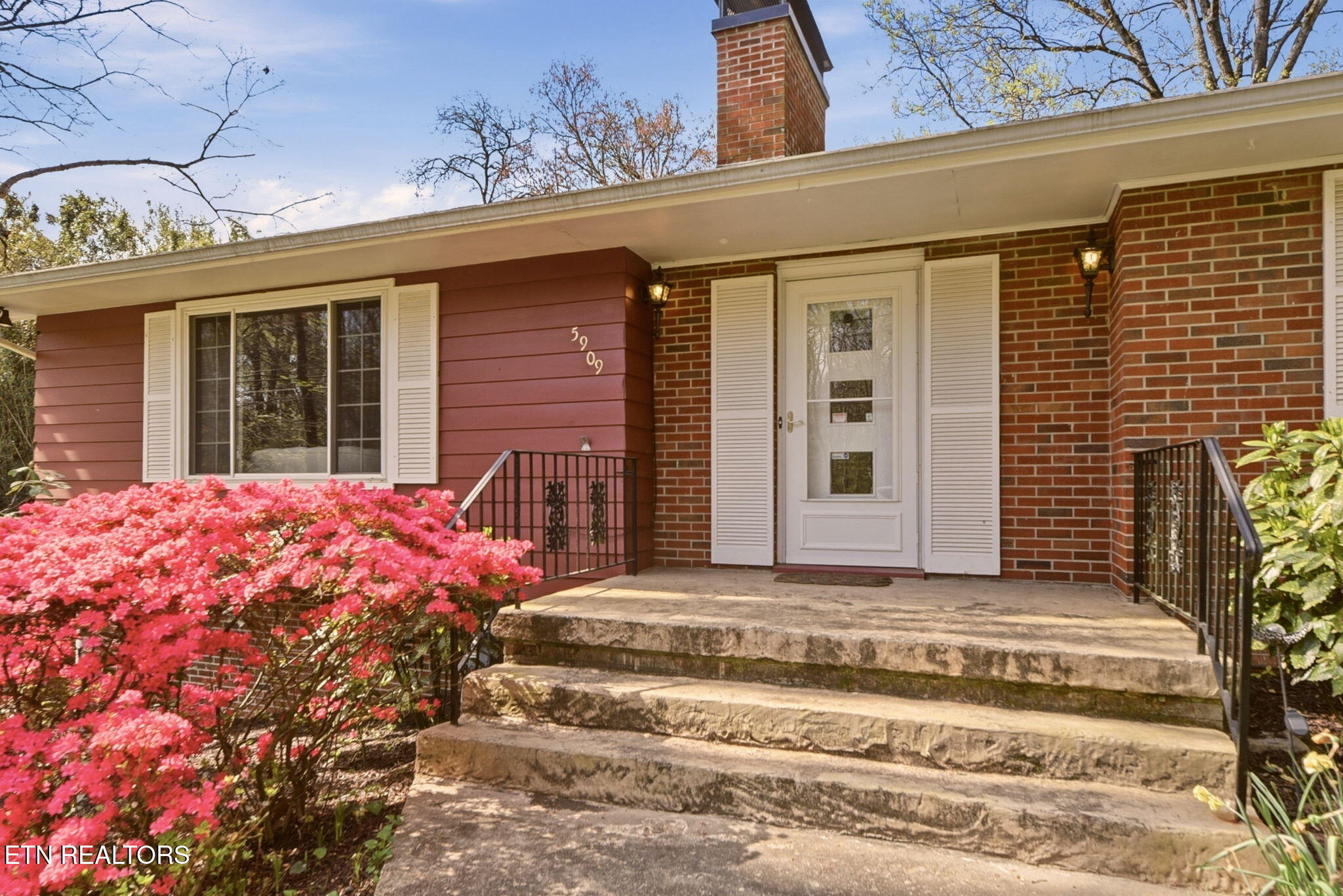 5909 Weems Road Knoxville, TN 37918 - Photo 5 of 46 4-web-or-mls-DSC_2013