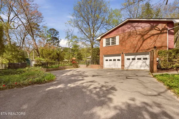 $525,000 | 5909 Weems Road, Knoxville, TN 37918