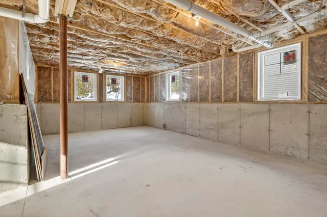 $469,000 | 17 Feldspar Lane, Unit 9, Cumberland Center, ME 04021