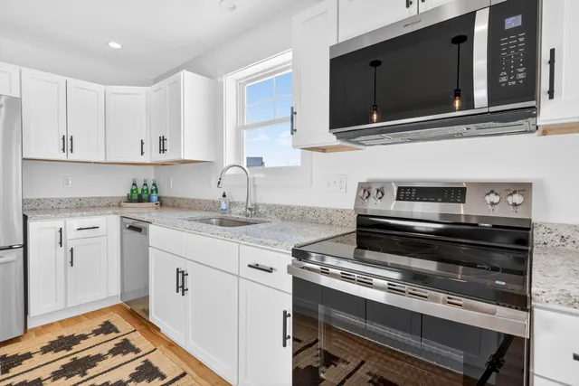 $469,000 | 17 Feldspar Lane, Unit 9, Cumberland Center, ME 04021