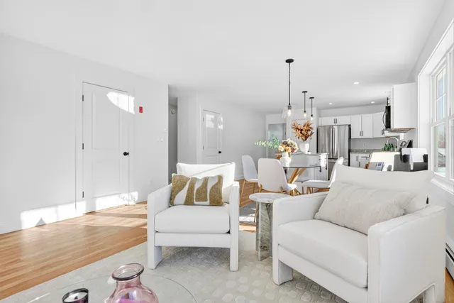 $469,000 | 17 Feldspar Lane, Unit 9, Cumberland Center, ME 04021