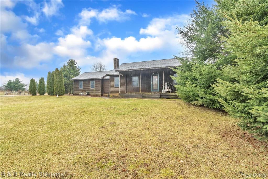 1608 Tozer Road North Branch, MI 48461 - Photo 3 of 40