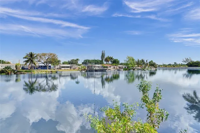 $5,000 | 4185 Southwest 49th Court, Dania Beach, FL 33314