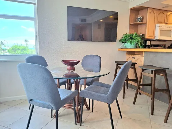 $4,000 | 1421 South Ocean Boulevard, Unit 318, Pompano Beach, FL 33062