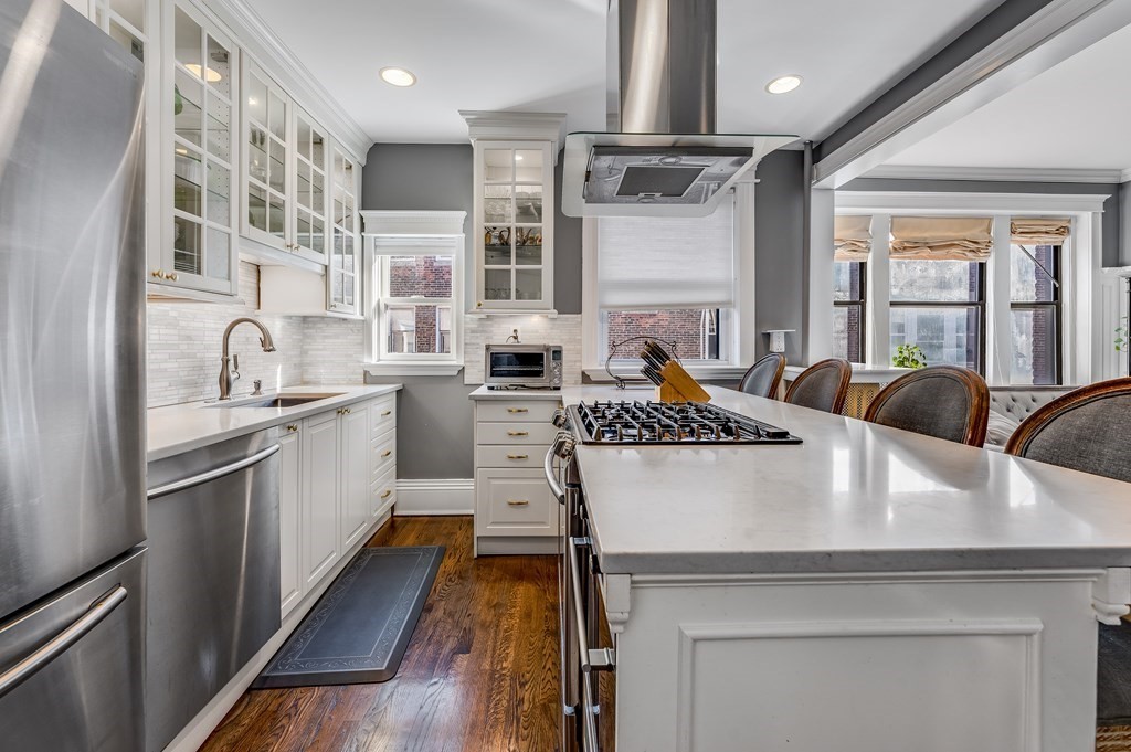 378 Riverway, Unit 6 Boston, MA 02115 - Photo 5 of 16