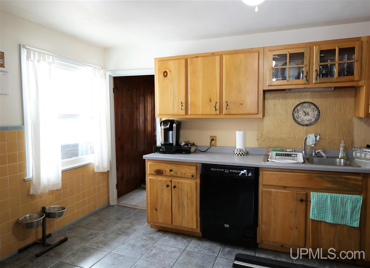 636 East Division Street Ishpeming, MI 49849 - Photo 15 of 43