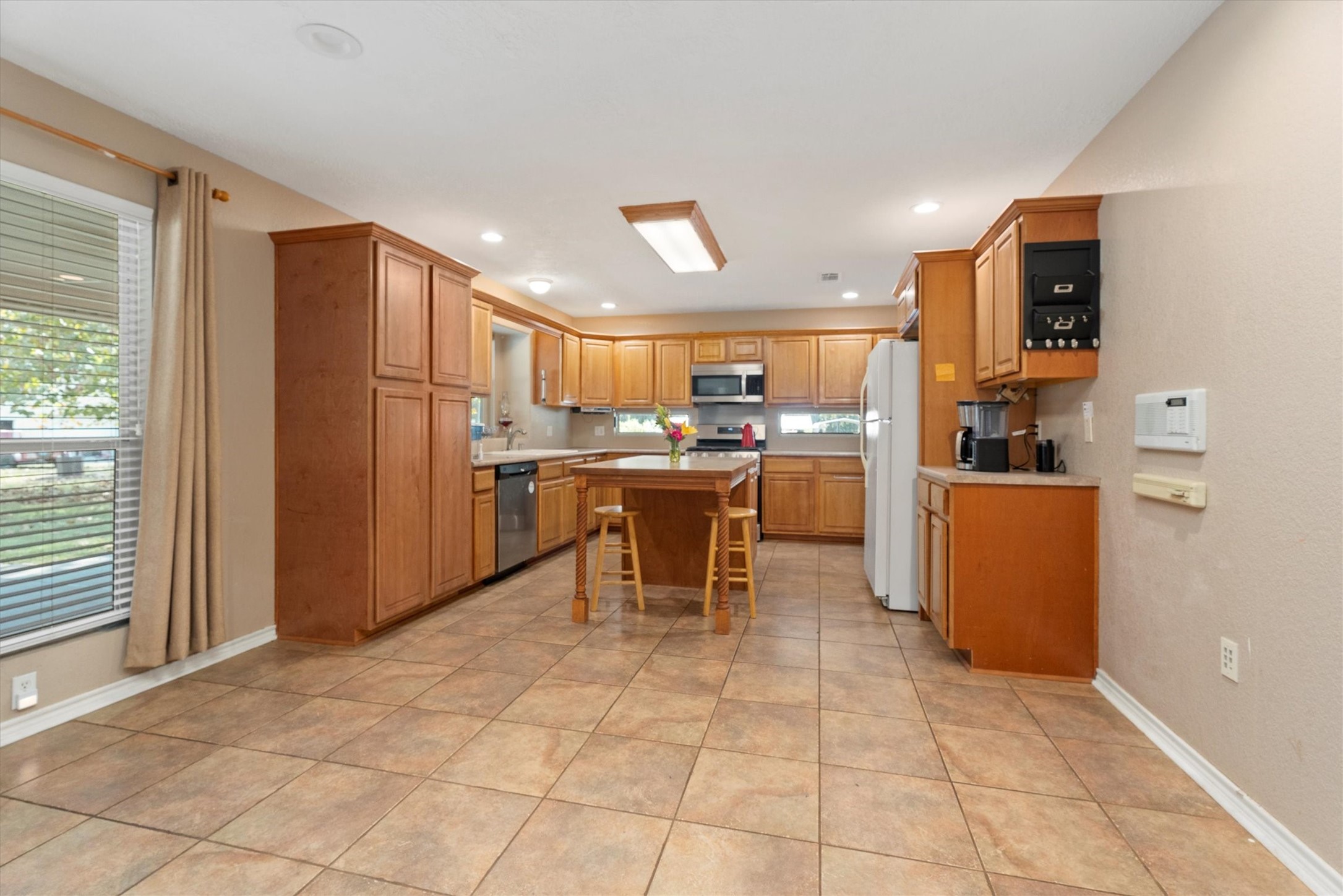 10205 Fostoria Road Cleveland, TX 77328 - Photo 16 of 41 Kitchen