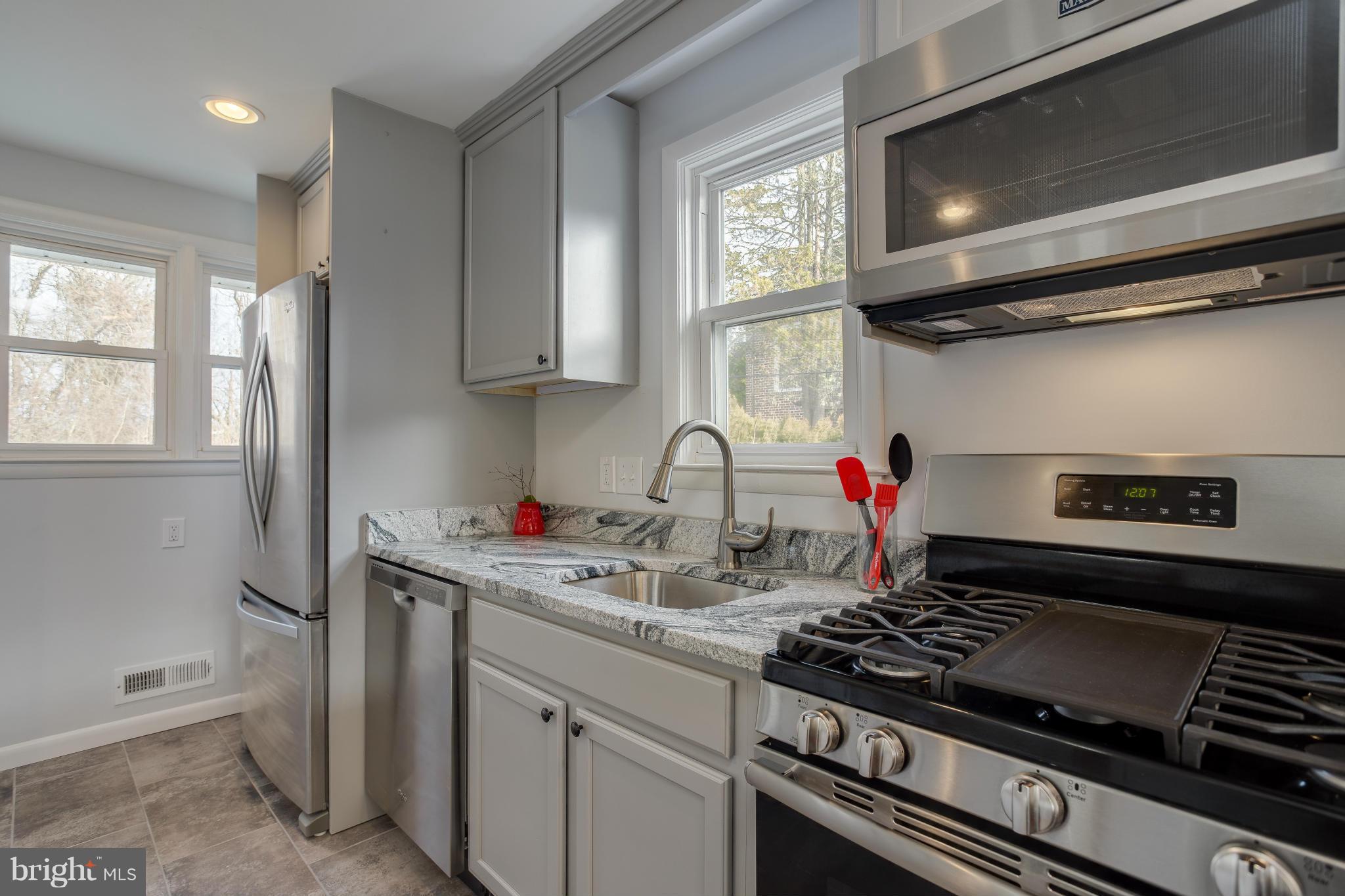 1918 Old Frederick Road Catonsville, MD 21228 - Photo 4 of 24 Dazzling SS Energy Star Appliances