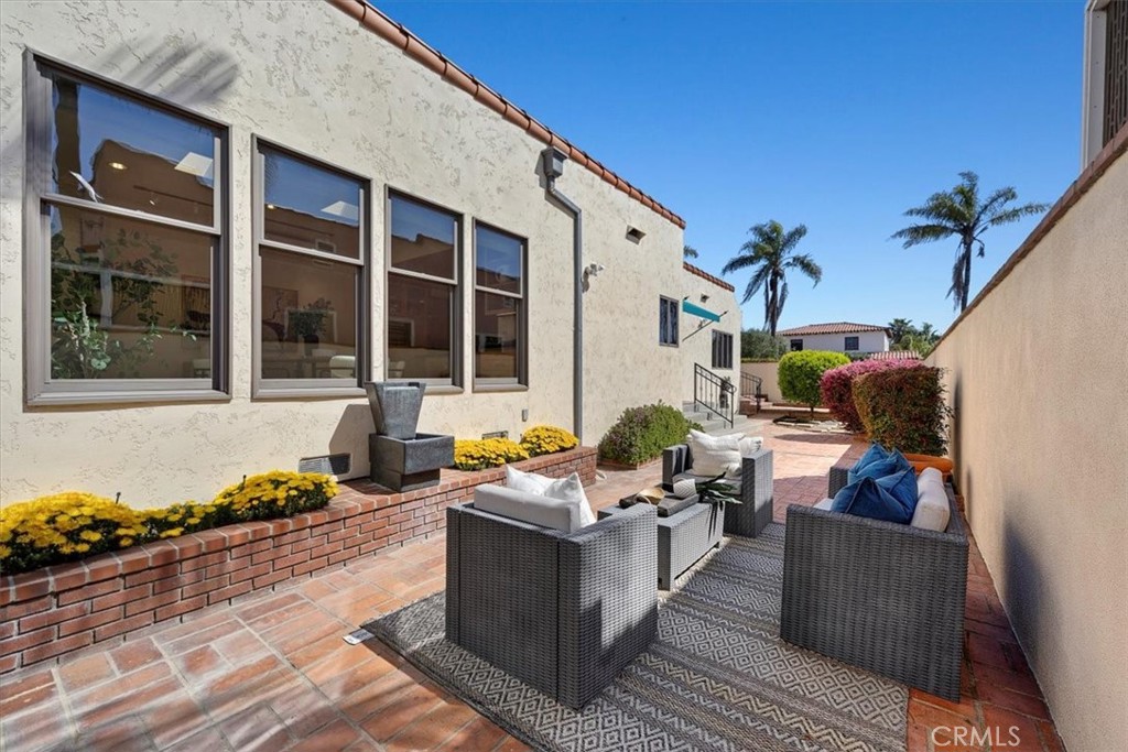 243 Park Avenue Long Beach, CA 90803 - Photo 20 of 52 a outdoor space with patio furniture