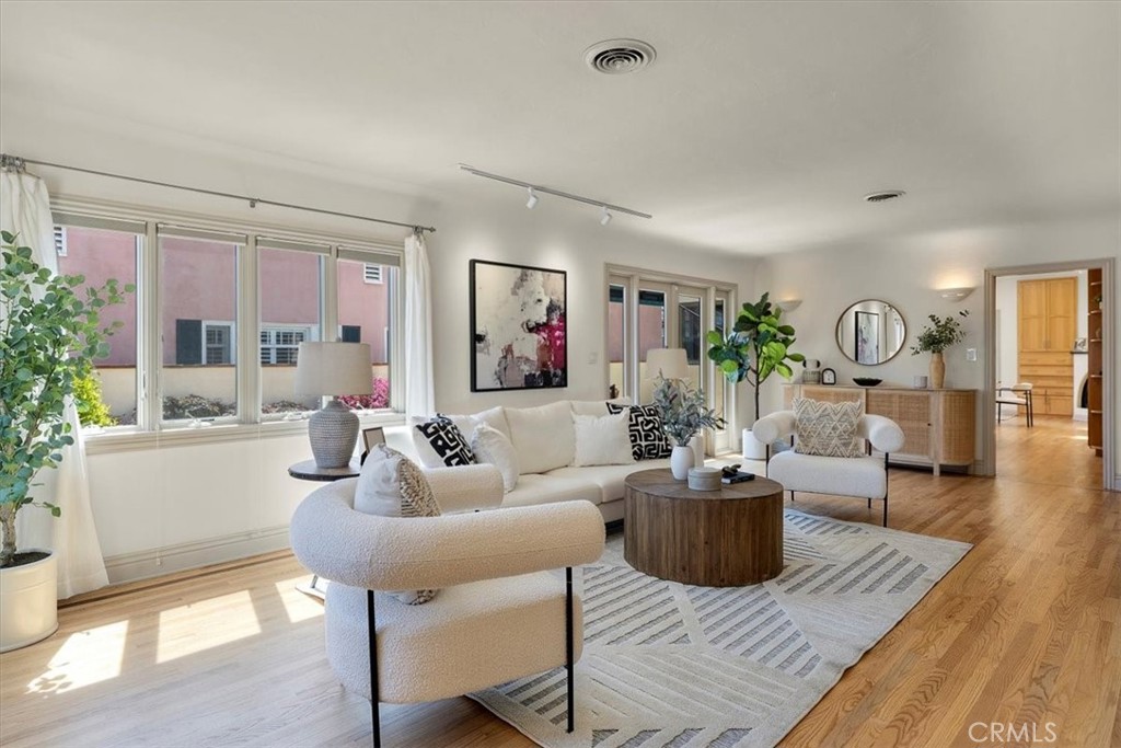 243 Park Avenue Long Beach, CA 90803 - Photo 2 of 52 a living room with furniture and wooden floor