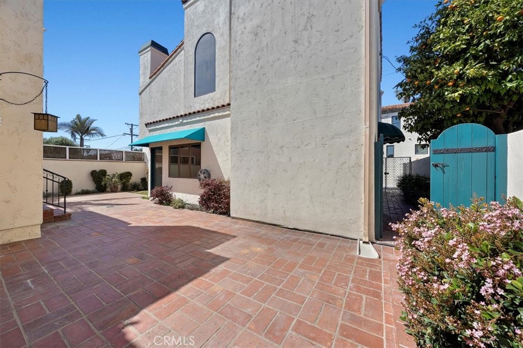 243 Park Avenue Long Beach, CA 90803 - Photo 23 of 52 a view of a house with a yard and pathway