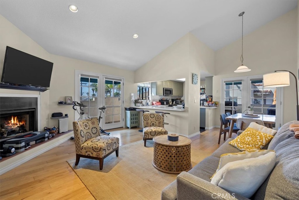 243 Park Avenue Long Beach, CA 90803 - Photo 28 of 52 a living room with furniture fireplace and flat screen tv