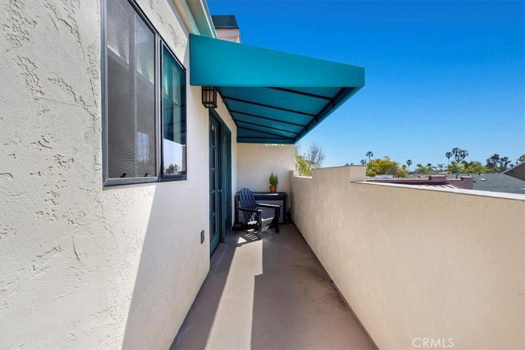 243 Park Avenue Long Beach, CA 90803 - Photo 35 of 52 a view of a balcony