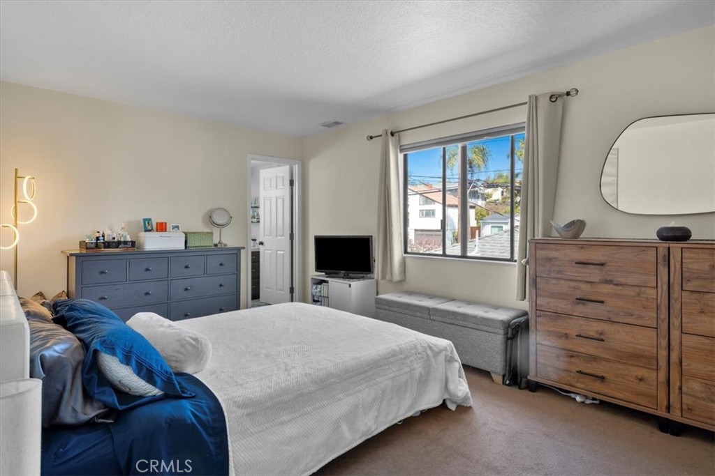 243 Park Avenue Long Beach, CA 90803 - Photo 39 of 52 a bedroom with a bed and a dresser