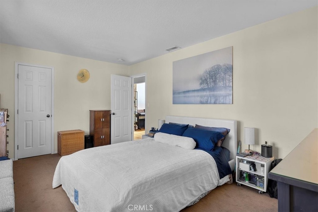 243 Park Avenue Long Beach, CA 90803 - Photo 40 of 52 a bedroom with a bed and a painting on the wall