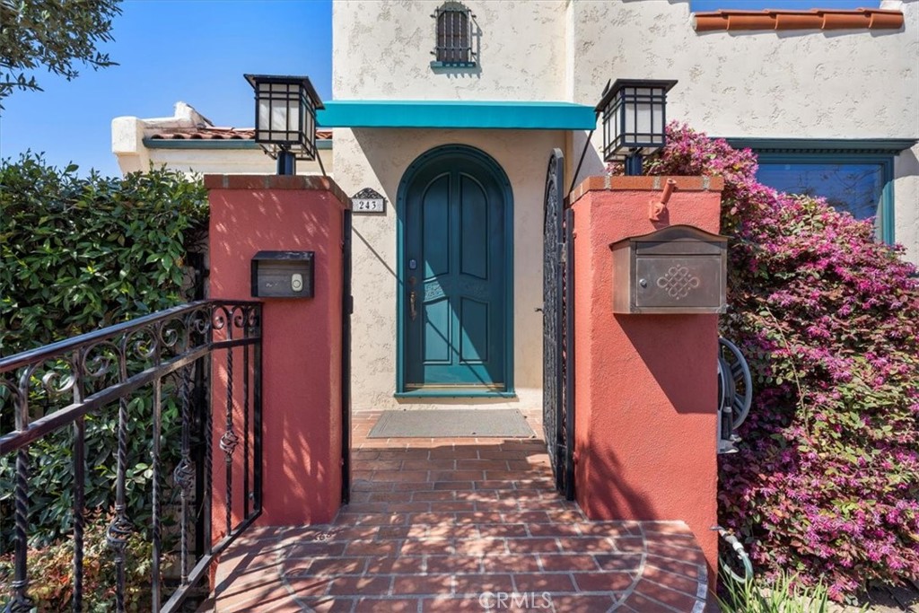 243 Park Avenue Long Beach, CA 90803 - Photo 45 of 52 a front view of a house with balcony