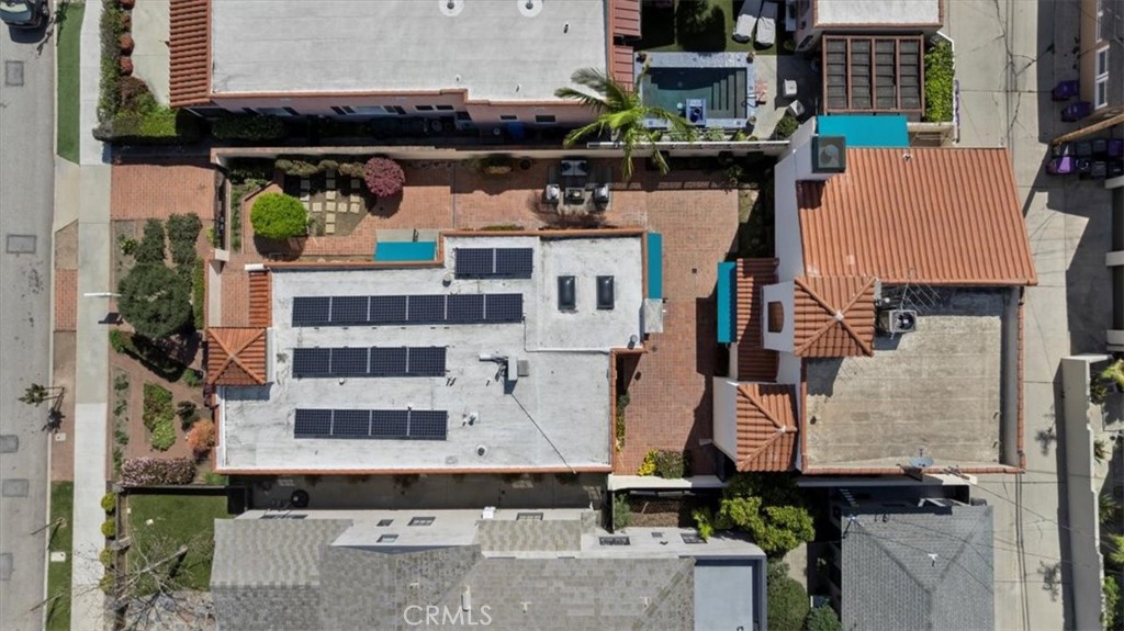 243 Park Avenue Long Beach, CA 90803 - Photo 50 of 52 an aerial view of residential houses with outdoor space