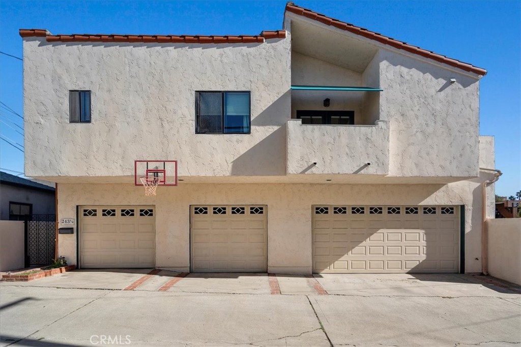 243 Park Avenue Long Beach, CA 90803 - Photo 52 of 52 a front view of a house with parking