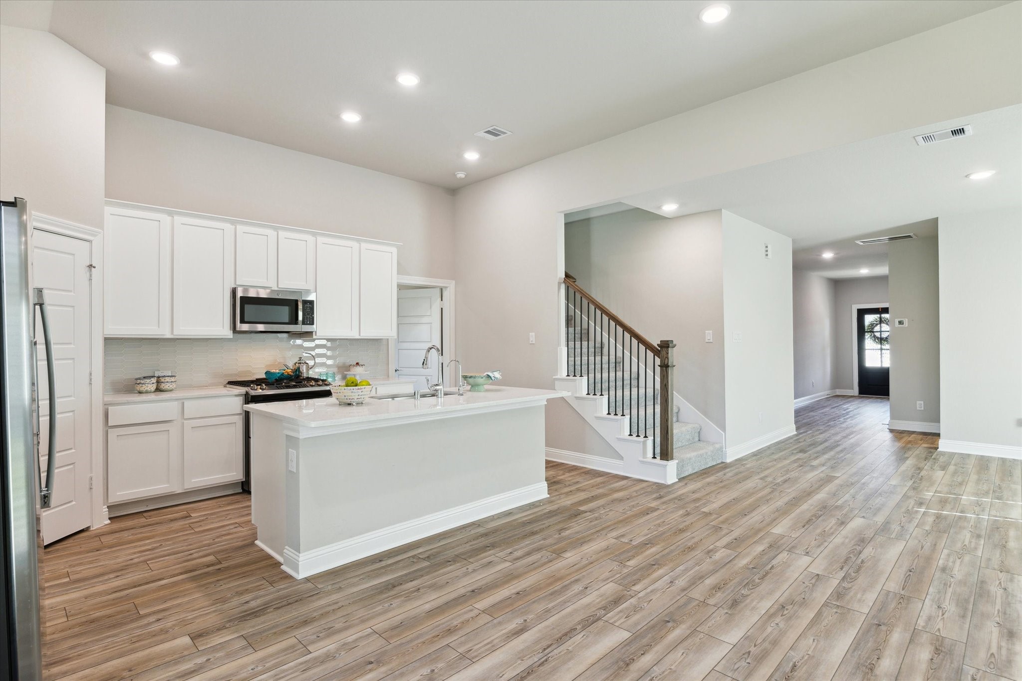 17108 Coneflower Place Conroe, TX 77385 - Photo 3 of 27 Spacious dining area with vinyl flooring.