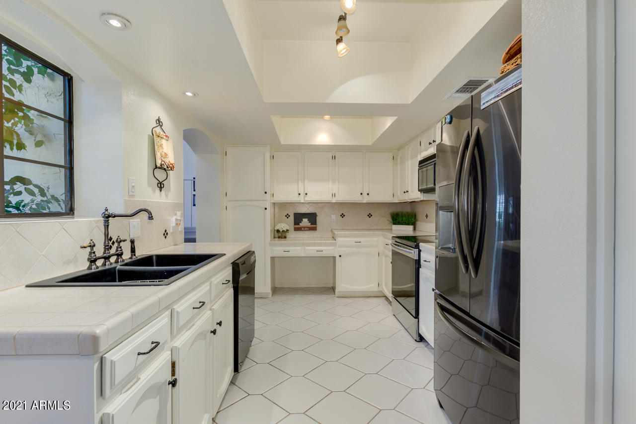 1825 East Ranch Road Tempe, AZ 85284 - Photo 11 of 29 NEWER APPLIANCES