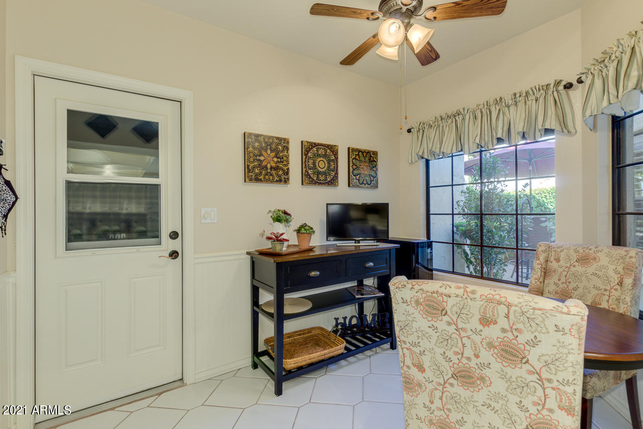 1825 East Ranch Road Tempe, AZ 85284 - Photo 12 of 29 PERFECT BREAKFAST NOOK
