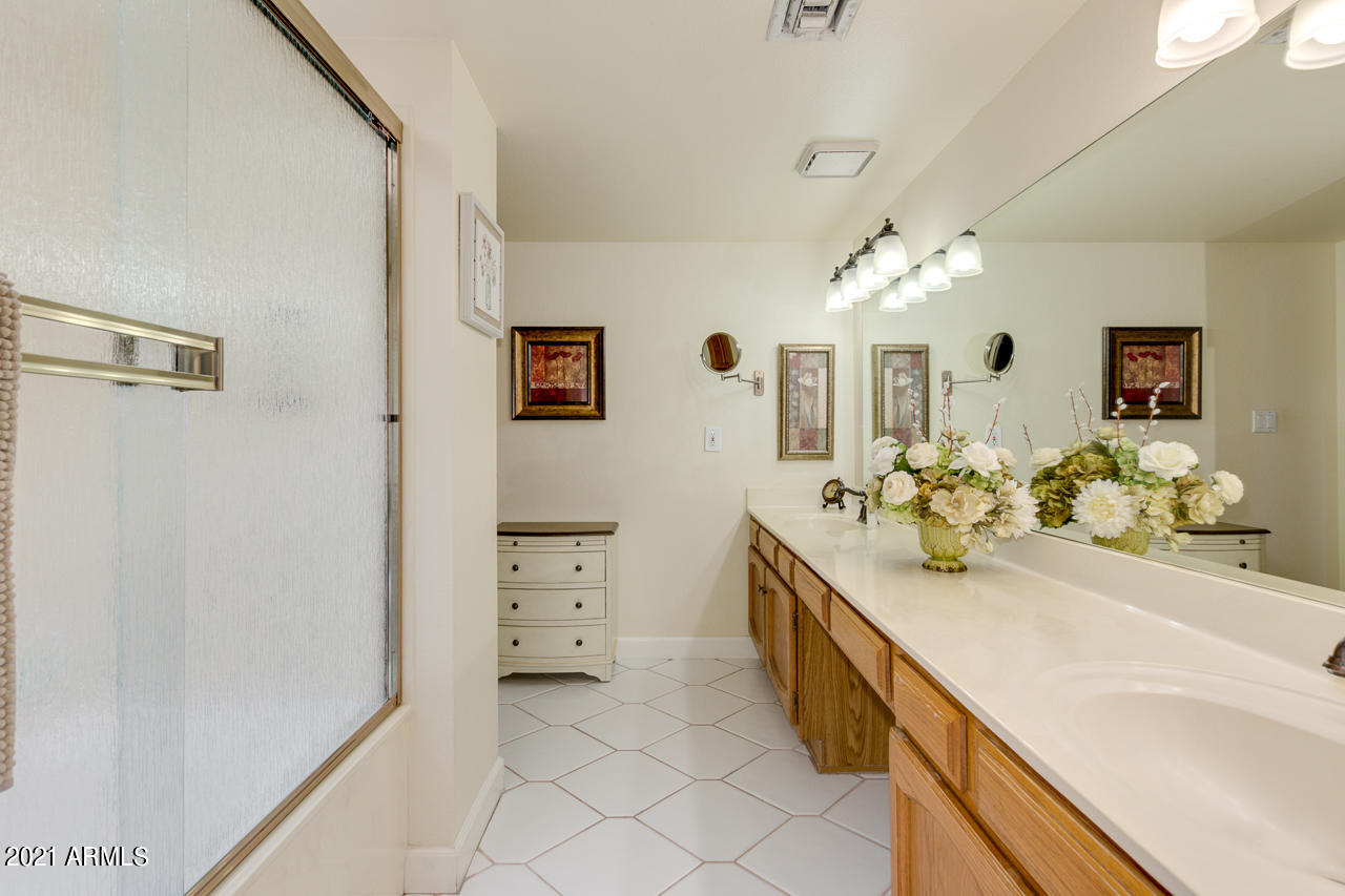 1825 East Ranch Road Tempe, AZ 85284 - Photo 20 of 29 DOUBLE SINKS
