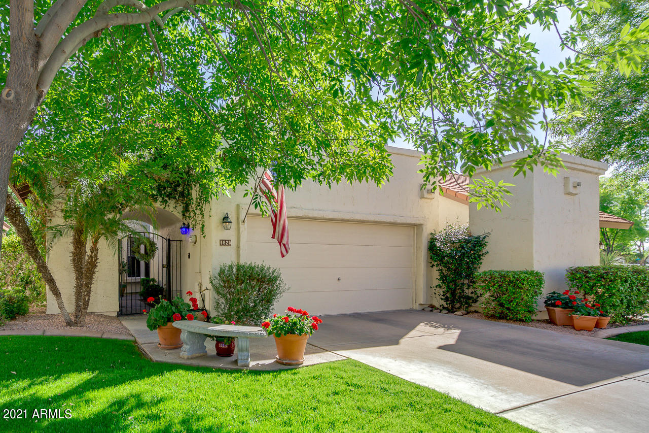1825 East Ranch Road Tempe, AZ 85284 - Photo 2 of 29 GATED ENTRANCE TO YOUR COURTYARD