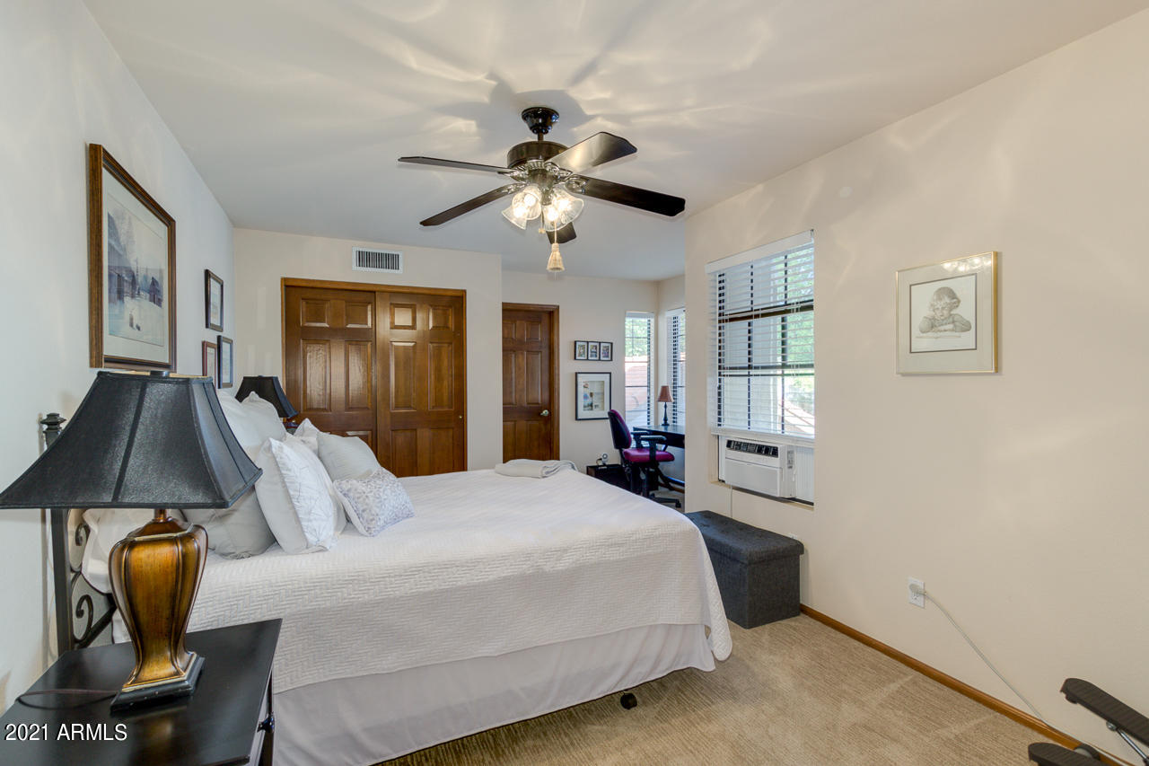 1825 East Ranch Road Tempe, AZ 85284 - Photo 21 of 29 2ND MASTER UPSTAIRS
