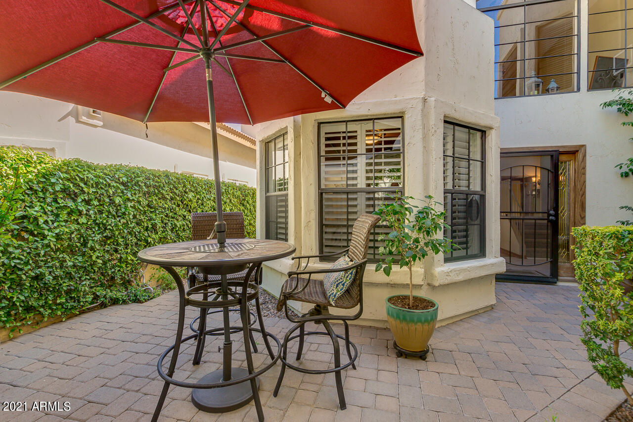 1825 East Ranch Road Tempe, AZ 85284 - Photo 4 of 29 YOUR FRONT COURTYARD PATIO