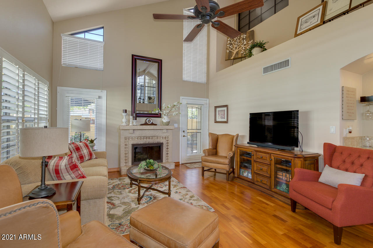 1825 East Ranch Road Tempe, AZ 85284 - Photo 7 of 29 TALL VAULTED CEILINGS