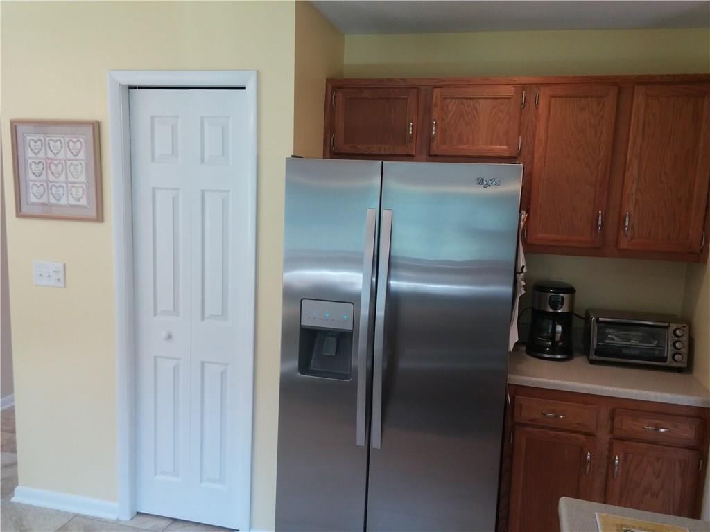 390 Richard Road Wexford, PA 15090 - Photo 5 of 21 Stainless appliances and pantry