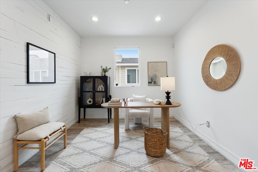 11947 Riverside Drive Valley Village, CA 91607 - Photo 11 of 24