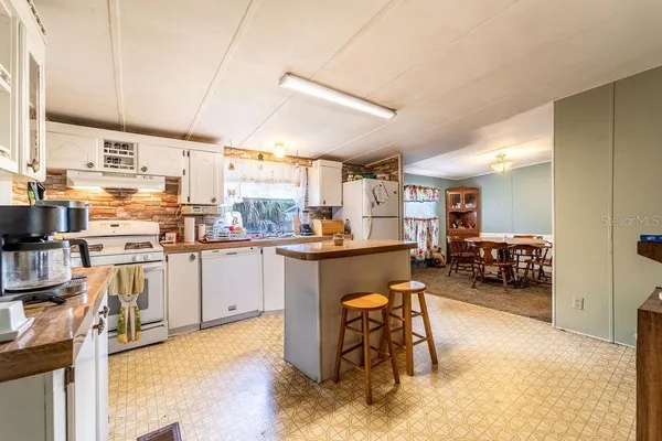 $170,000 | 24031 Armadillo Road, Astor, FL 32102