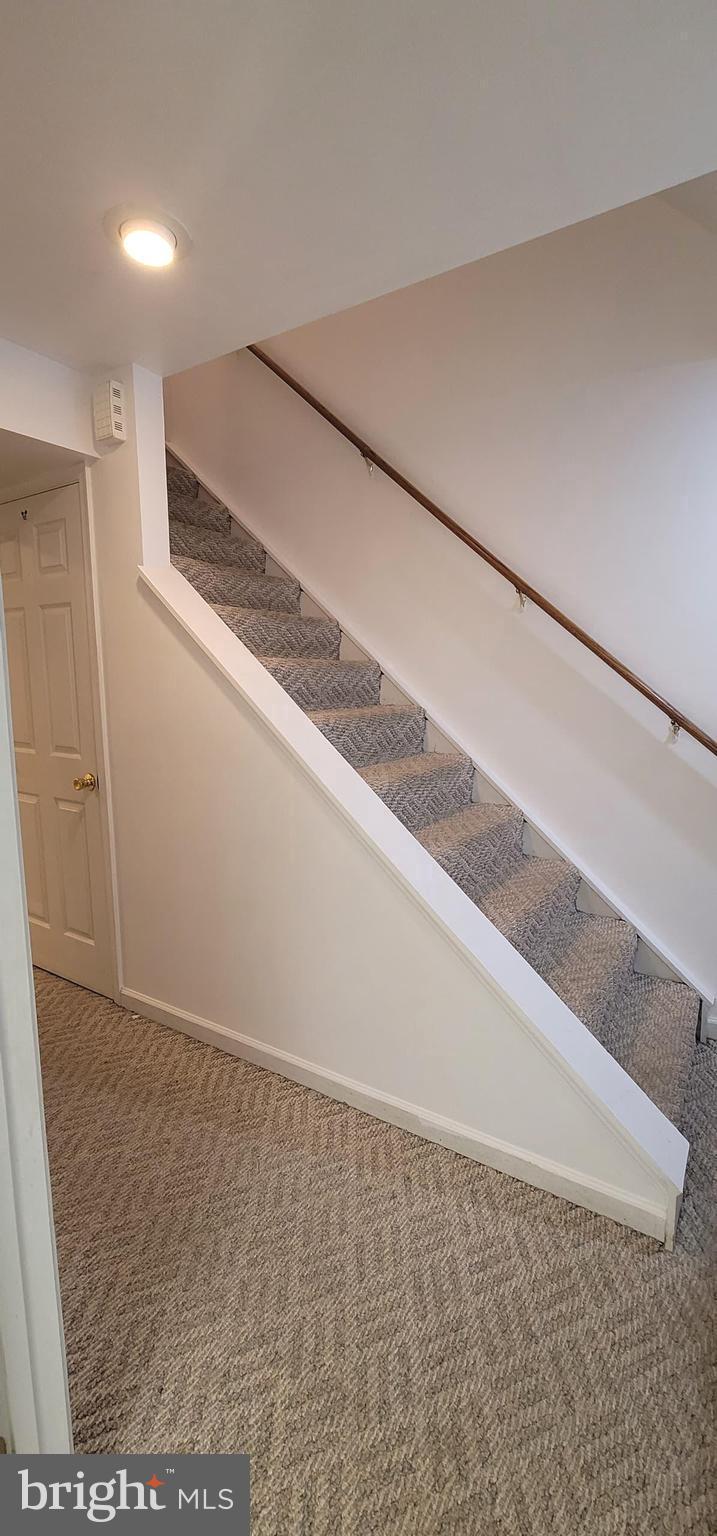11038 Outpost Drive North Potomac, MD 20878 - Photo 20 of 39 stairs to living room
