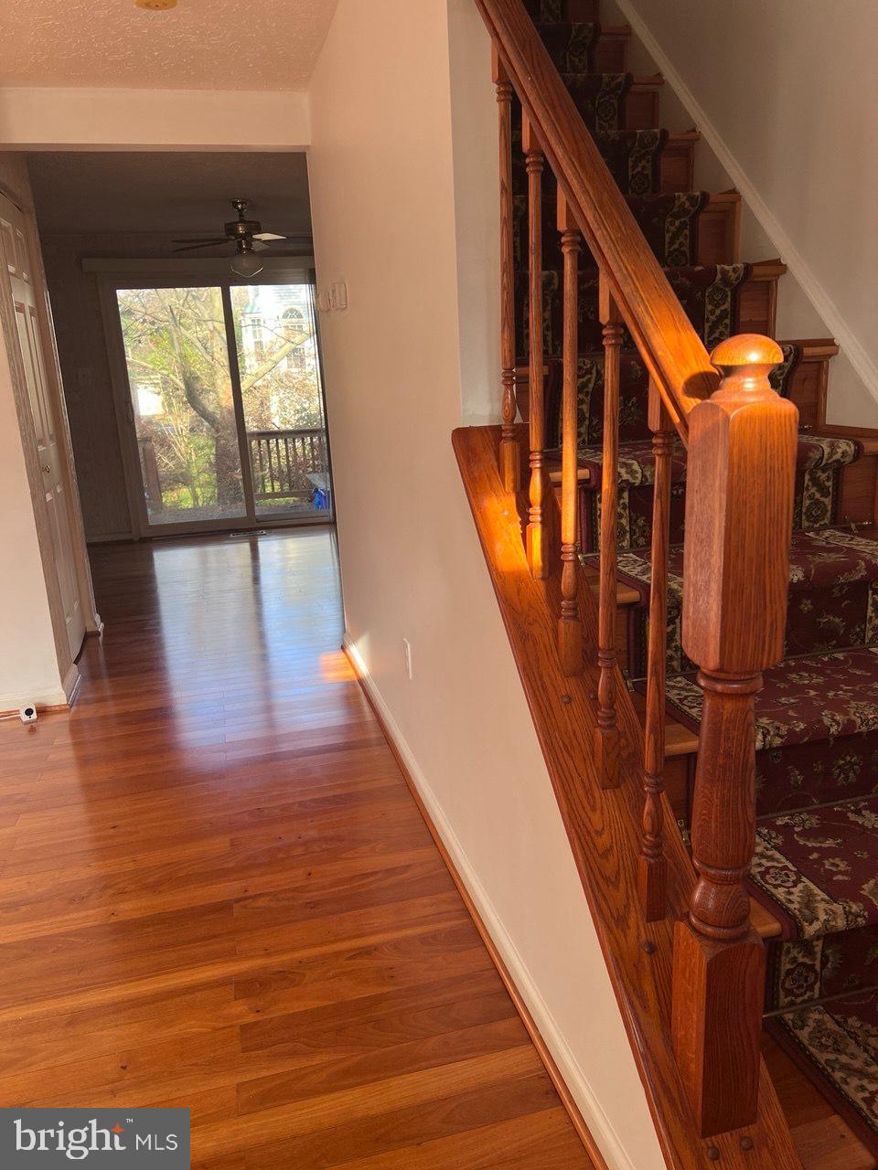 11038 Outpost Drive North Potomac, MD 20878 - Photo 5 of 39 living room