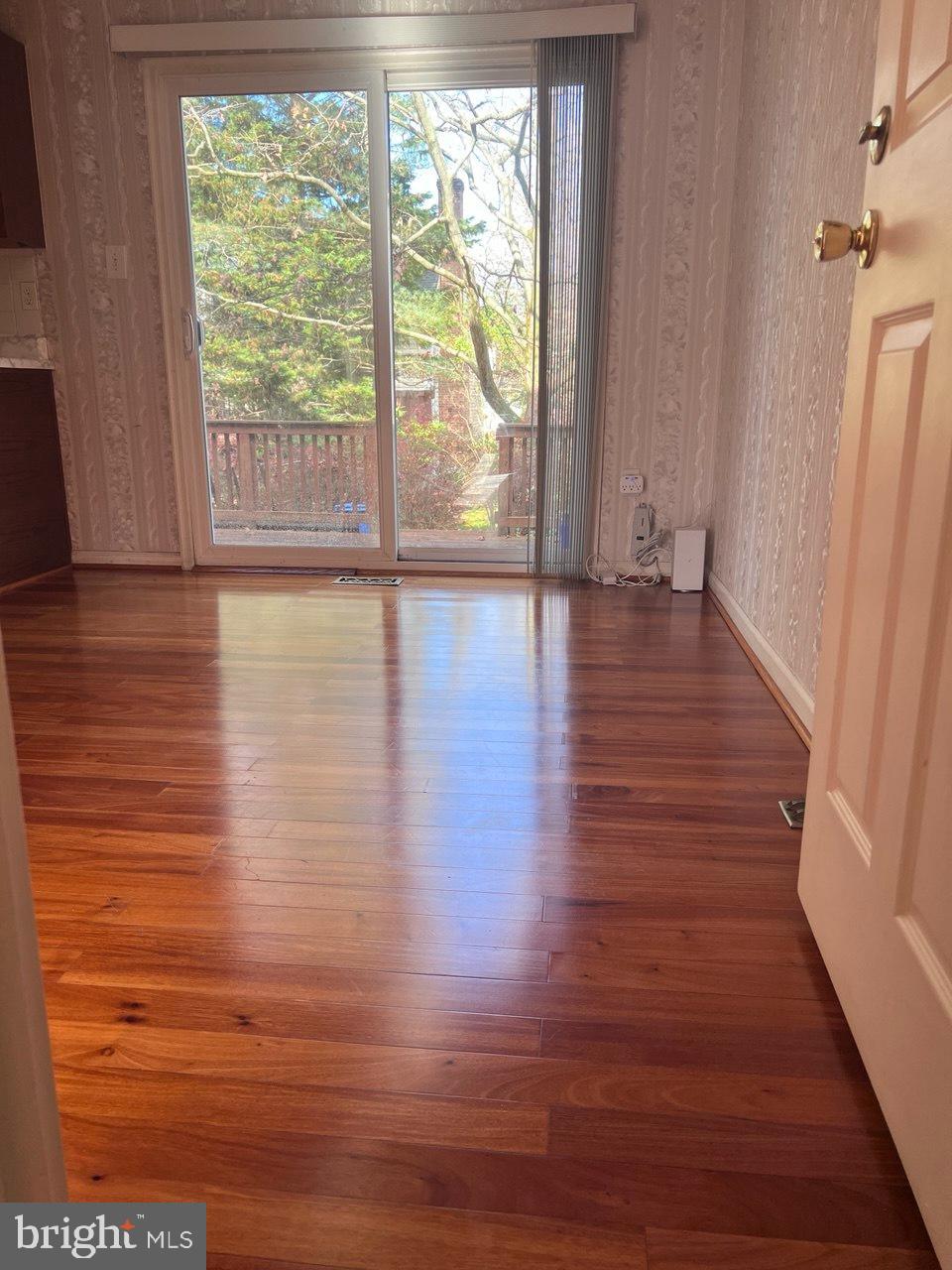 11038 Outpost Drive North Potomac, MD 20878 - Photo 6 of 39 dining area