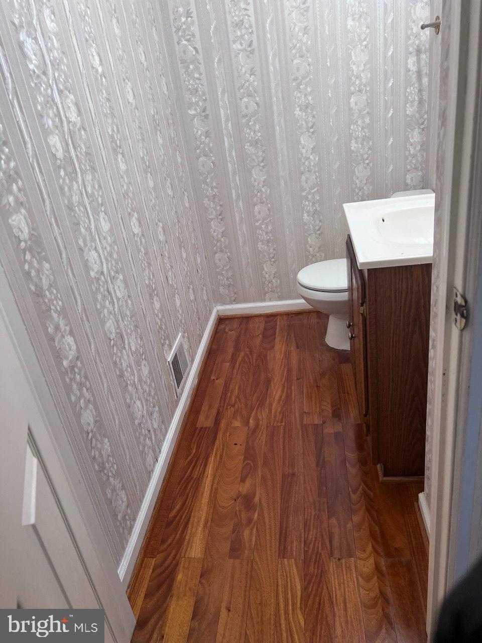 11038 Outpost Drive North Potomac, MD 20878 - Photo 8 of 39 main level half bathroom