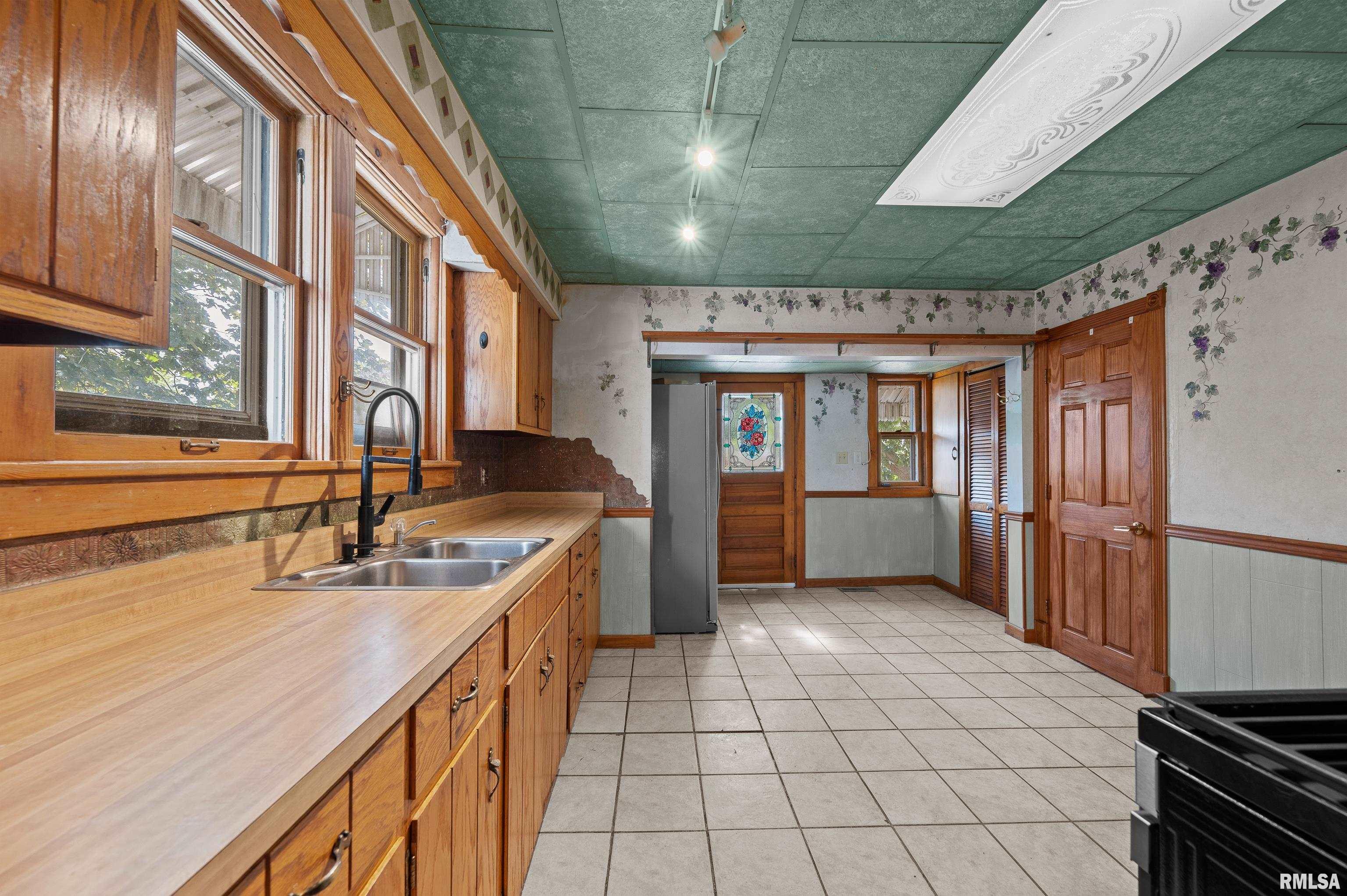 517 West 1st Street Kewanee, IL 61443 - Photo 12 of 26