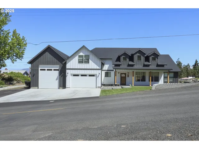 $875,000 | 2545 East 18th Street, The Dalles, OR 97058