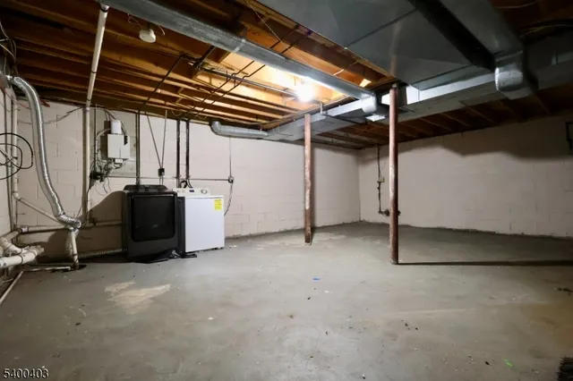 $2,900 | 124 Dickerson Street, Newark, NJ 07107