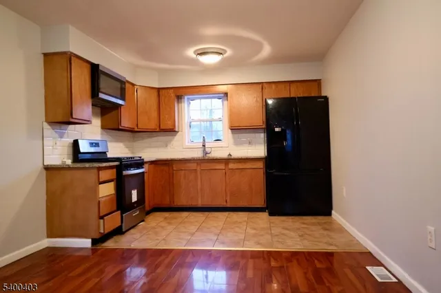 $2,900 | 124 Dickerson Street, Newark, NJ 07107