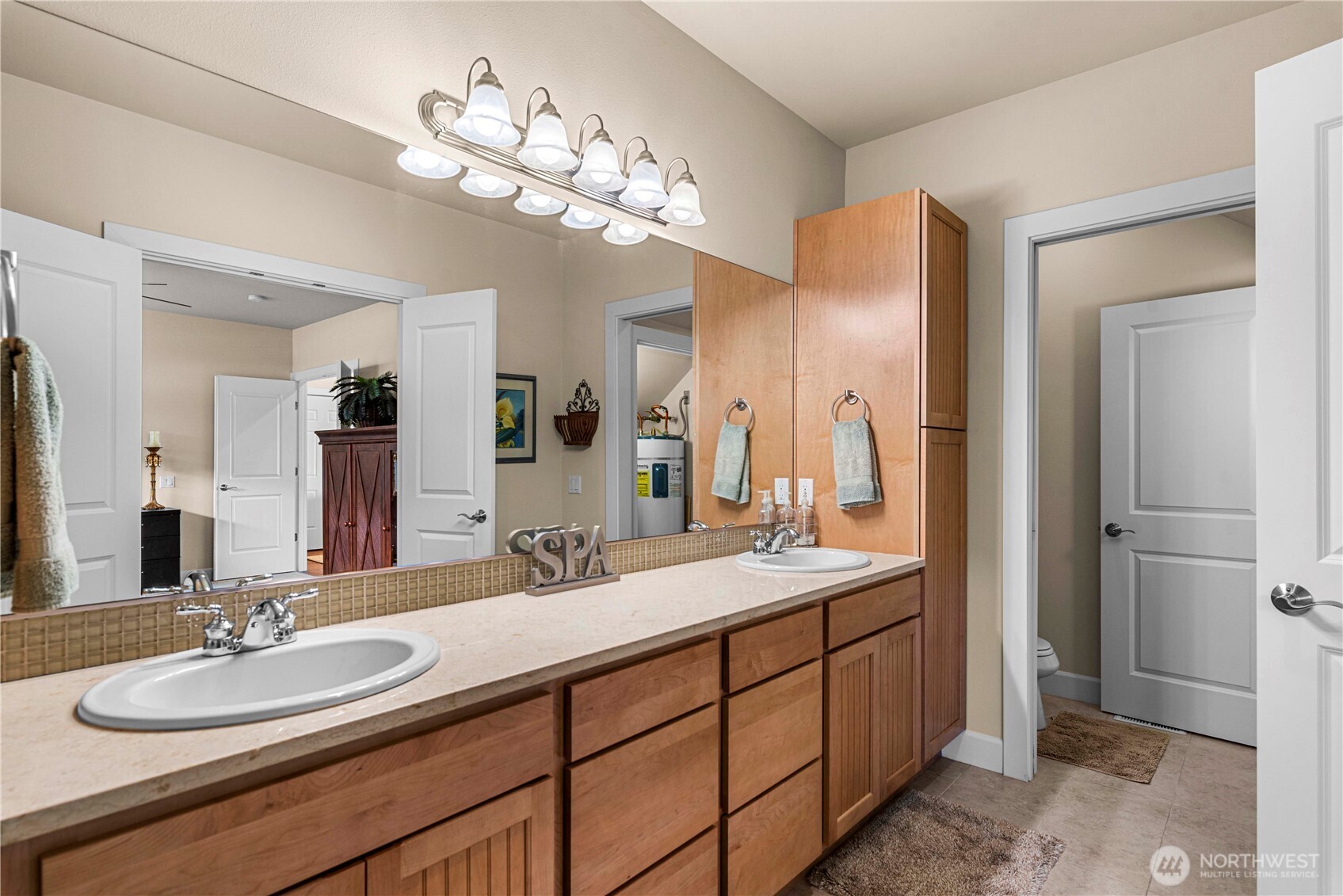9122 Red Hawk Lane Northwest, Unit A76 Quincy, WA 98848 - Photo 22 of 40 a bathroom with a sink double vanity and a mirror