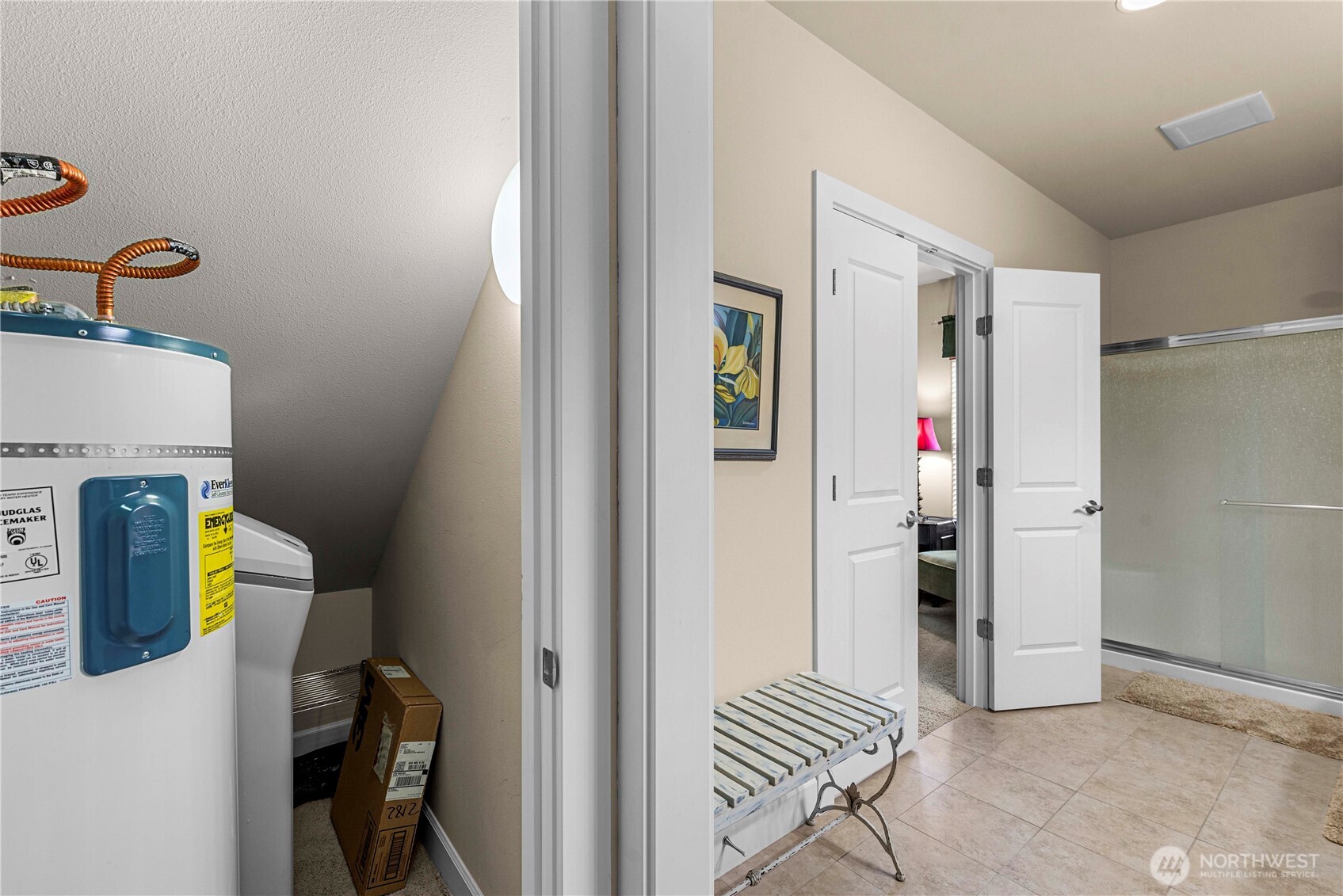 9122 Red Hawk Lane Northwest, Unit A76 Quincy, WA 98848 - Photo 23 of 40 a view of an entryway with workspace