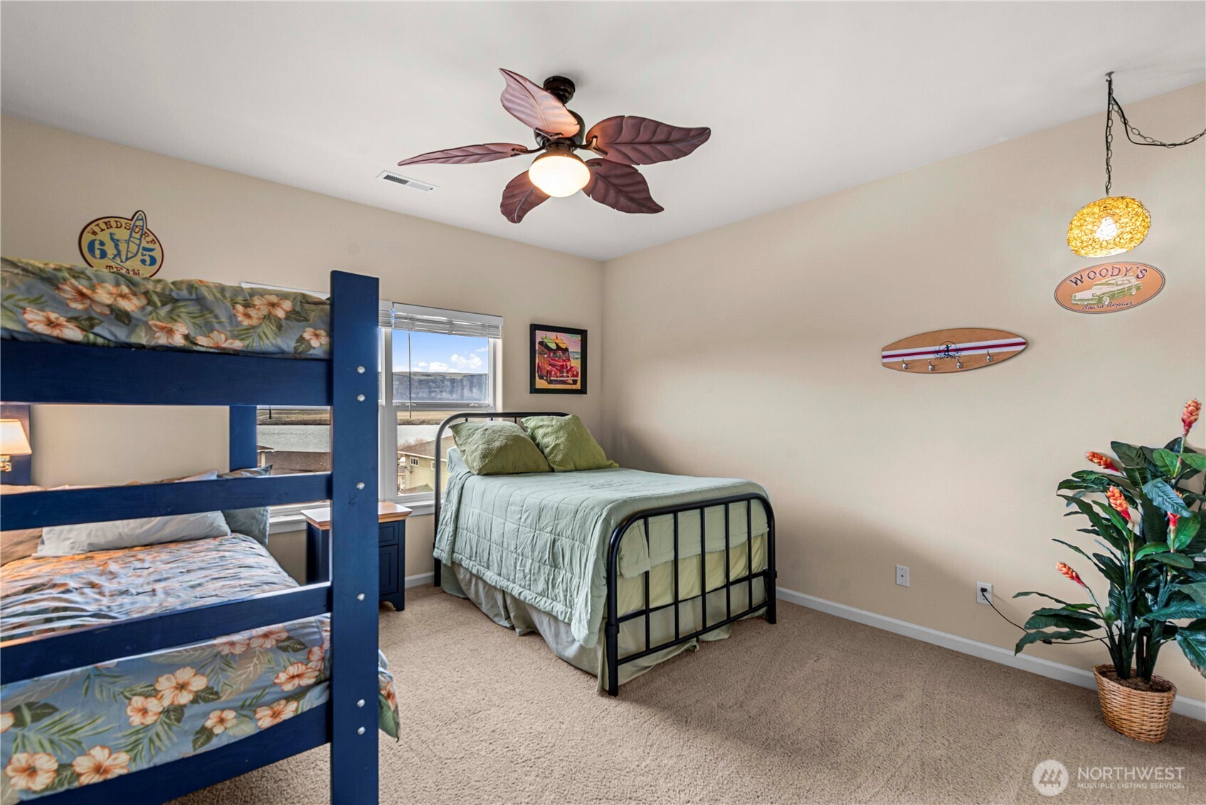 9122 Red Hawk Lane Northwest, Unit A76 Quincy, WA 98848 - Photo 28 of 40 a living room with furniture