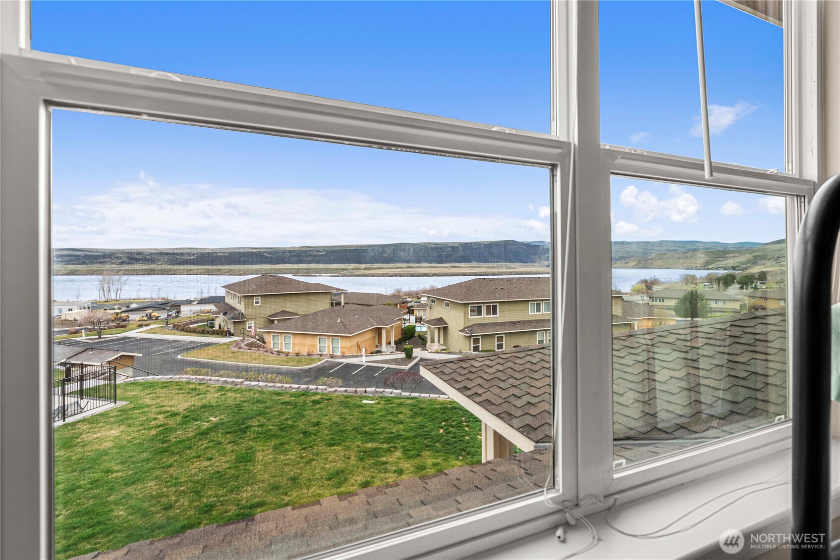 9122 Red Hawk Lane Northwest, Unit A76 Quincy, WA 98848 - Photo 29 of 40 a view of a garden from a window