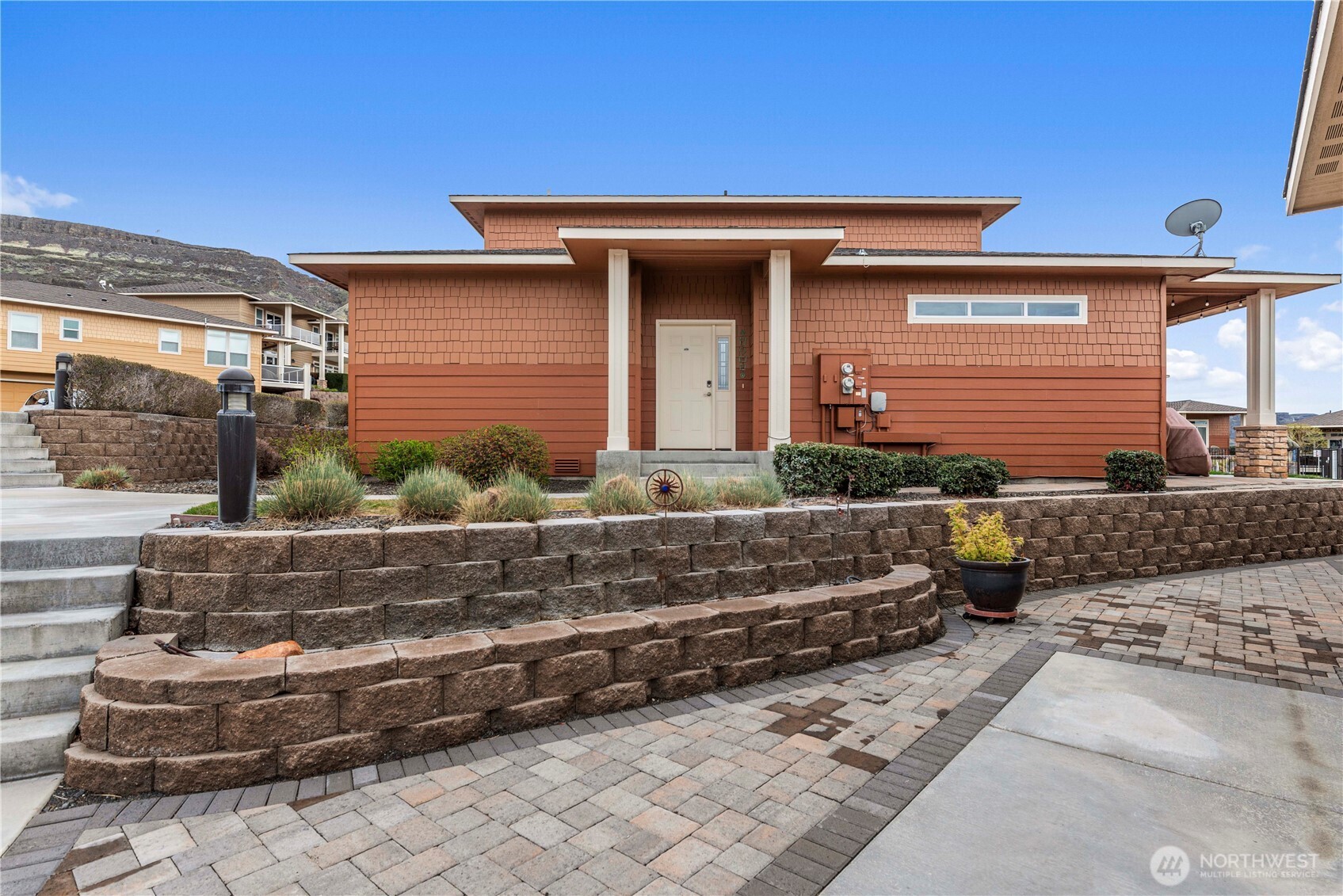 9122 Red Hawk Lane Northwest, Unit A76 Quincy, WA 98848 - Photo 34 of 40 a front view of a house with potted plants