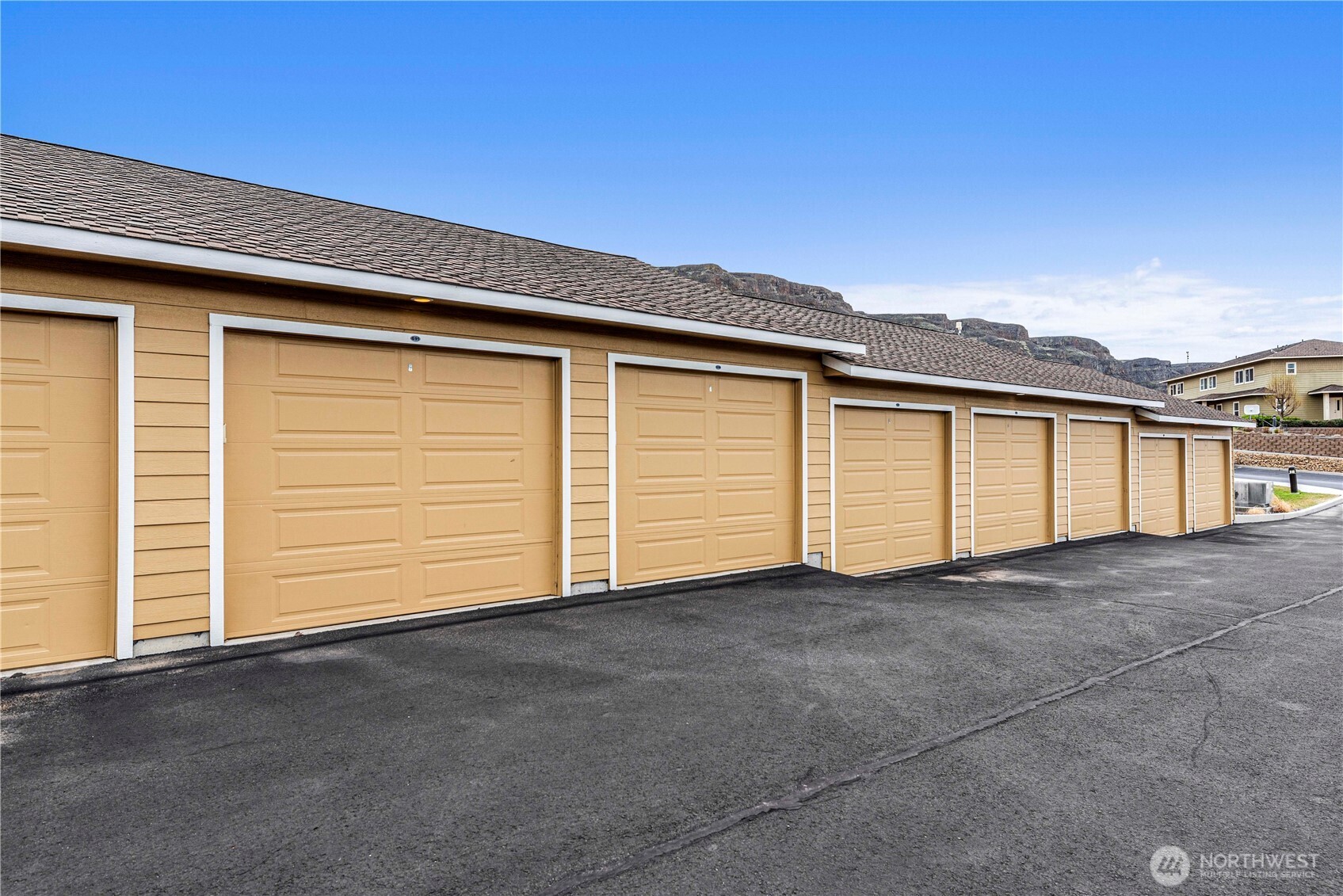 9122 Red Hawk Lane Northwest, Unit A76 Quincy, WA 98848 - Photo 35 of 40 a view of an house with an outdoor space