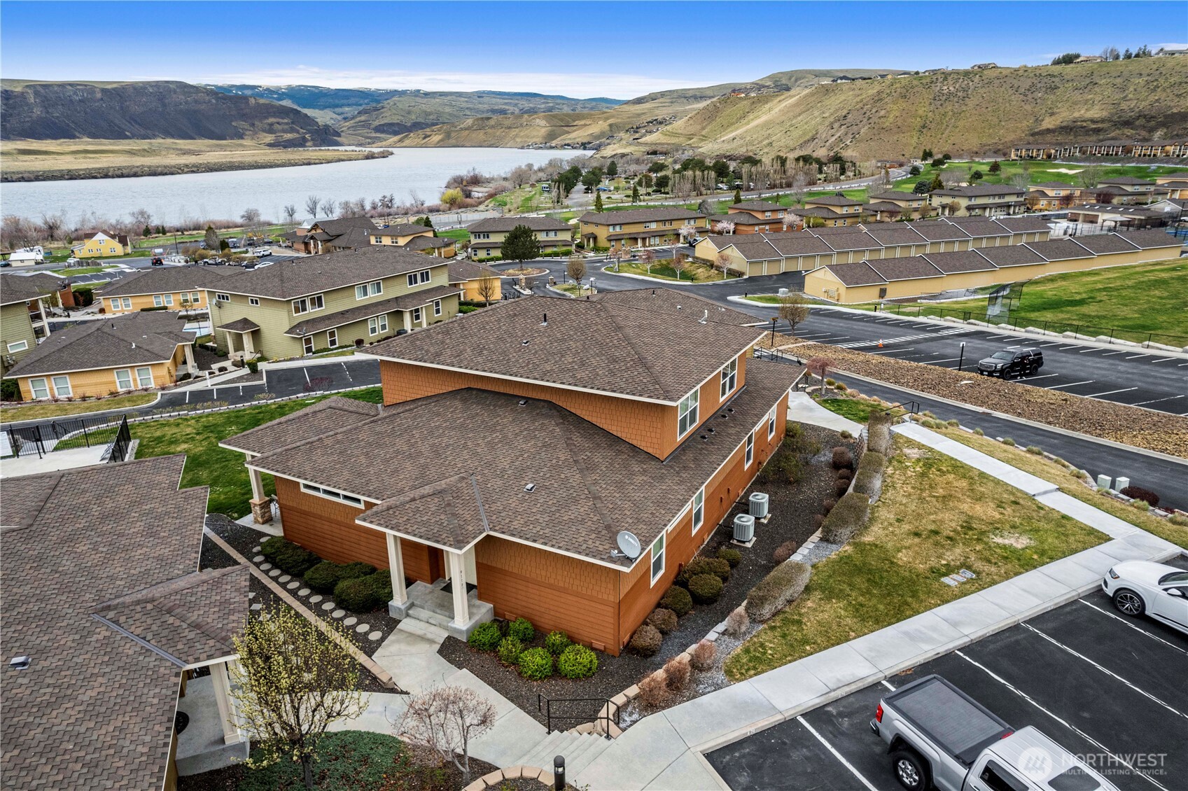 9122 Red Hawk Lane Northwest, Unit A76 Quincy, WA 98848 - Photo 37 of 40 a view of a city with ocean
