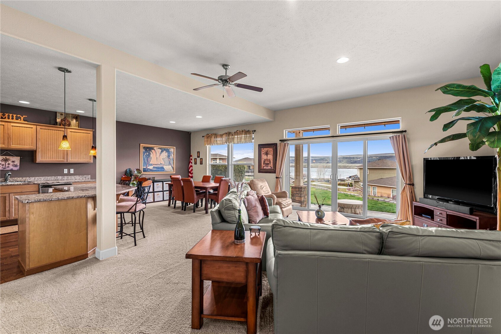 9122 Red Hawk Lane Northwest, Unit A76 Quincy, WA 98848 - Photo 5 of 40 a living room with furniture and a flat screen tv