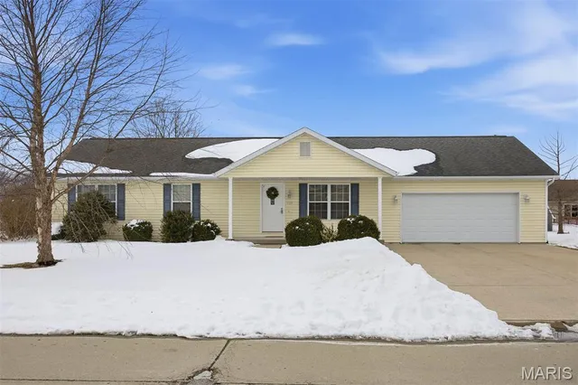 $285,000 | 129 Jefferson Drive, Breese, IL 62230